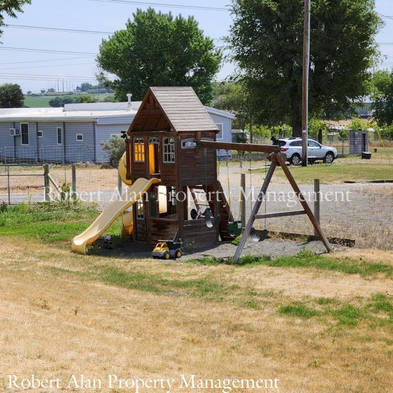 1828 Diagonal Blvd - Photo 2 of 11