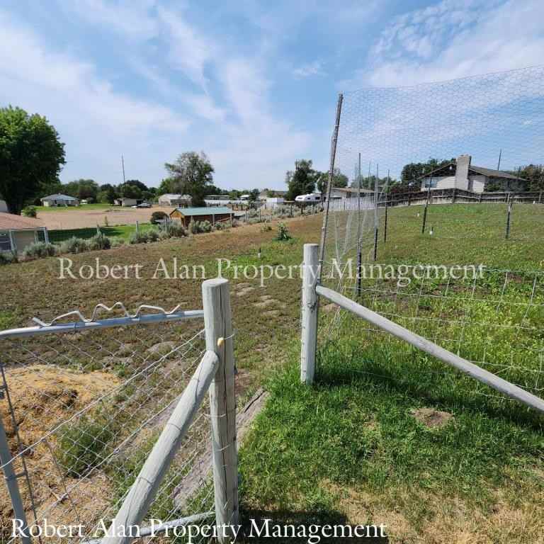 1828 Diagonal Blvd - Photo 3 of 11