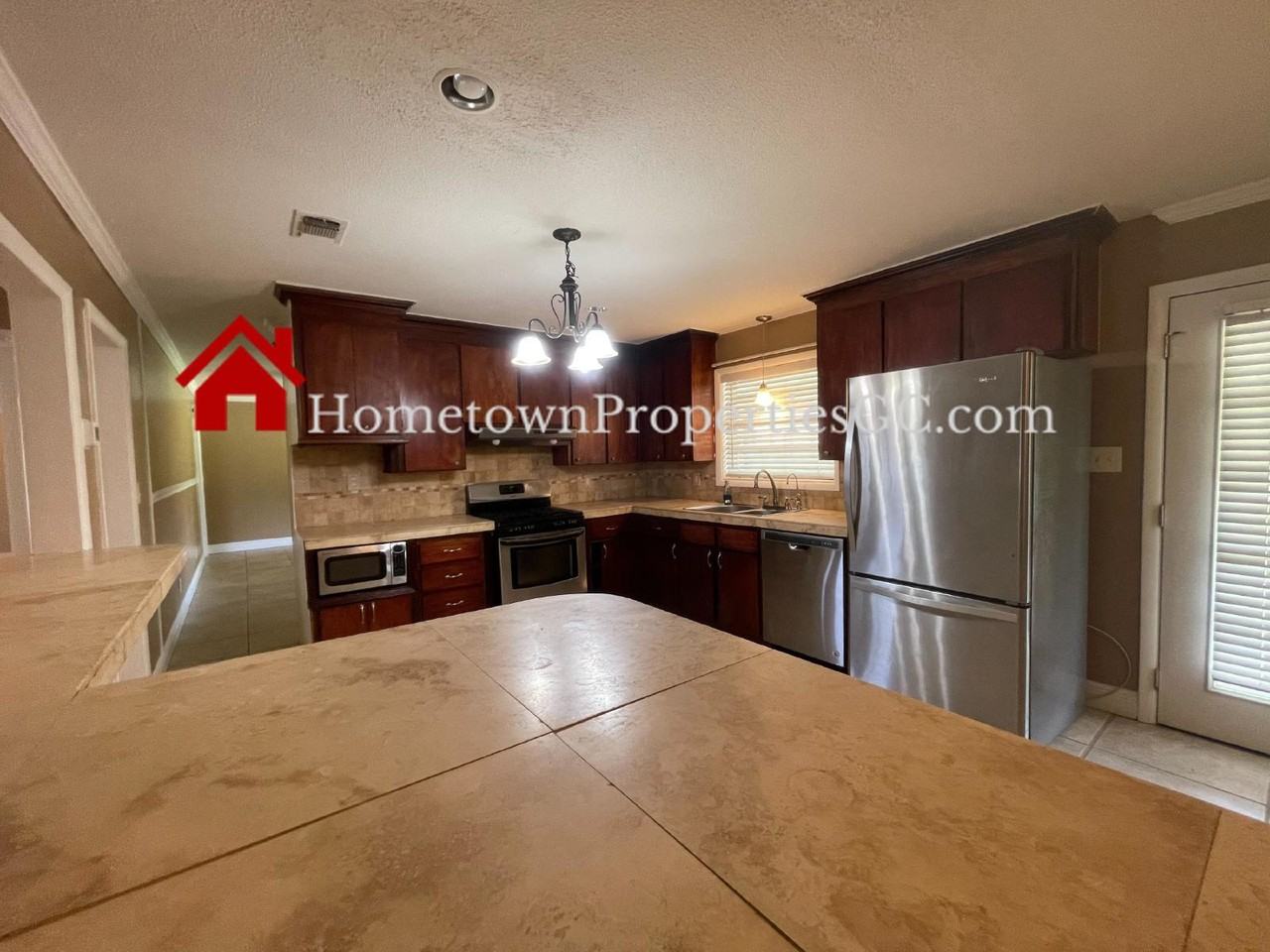 311 Teakwood Cir - Photo 2 of 31