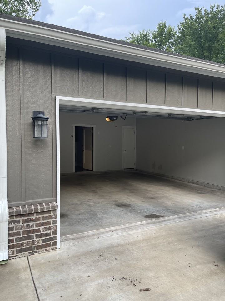 114 S Bluff St #A - Photo 2 of 17