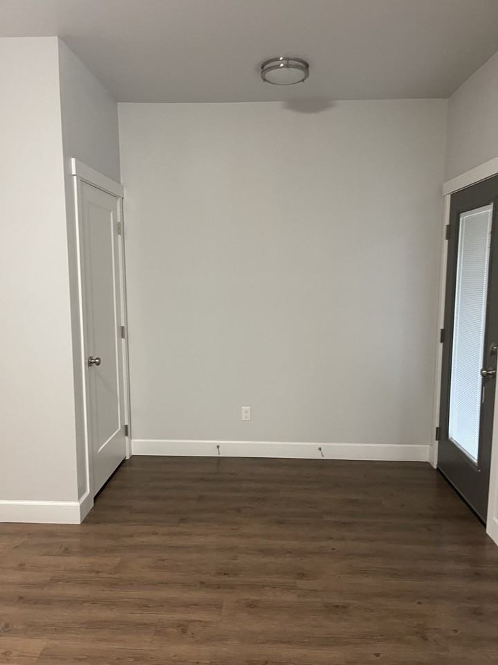 114 S Bluff St #A - Photo 3 of 17