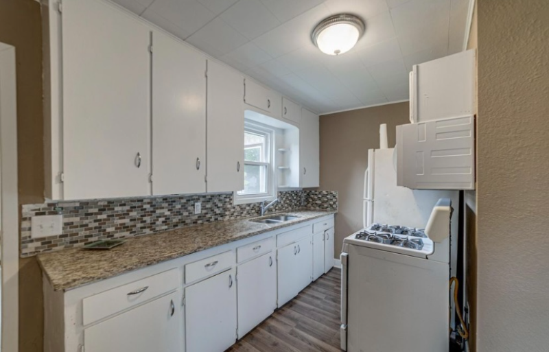 253 11th St Sw - Photo 3 of 13