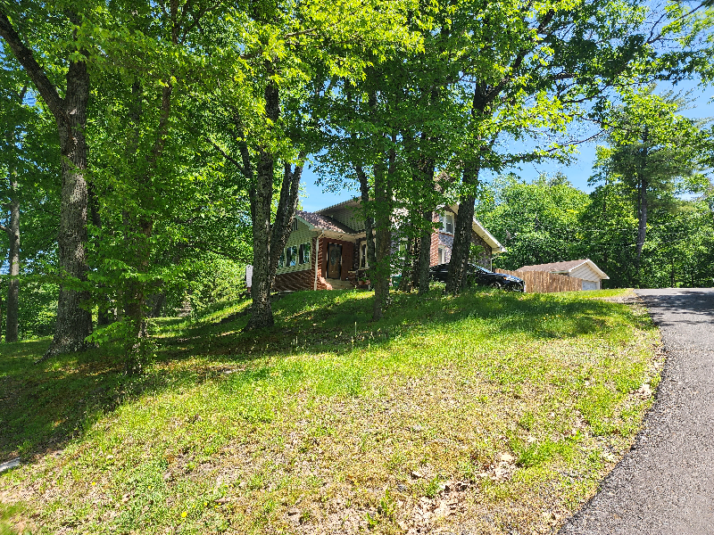 4 Rodgers Ln - Photo 3 of 16