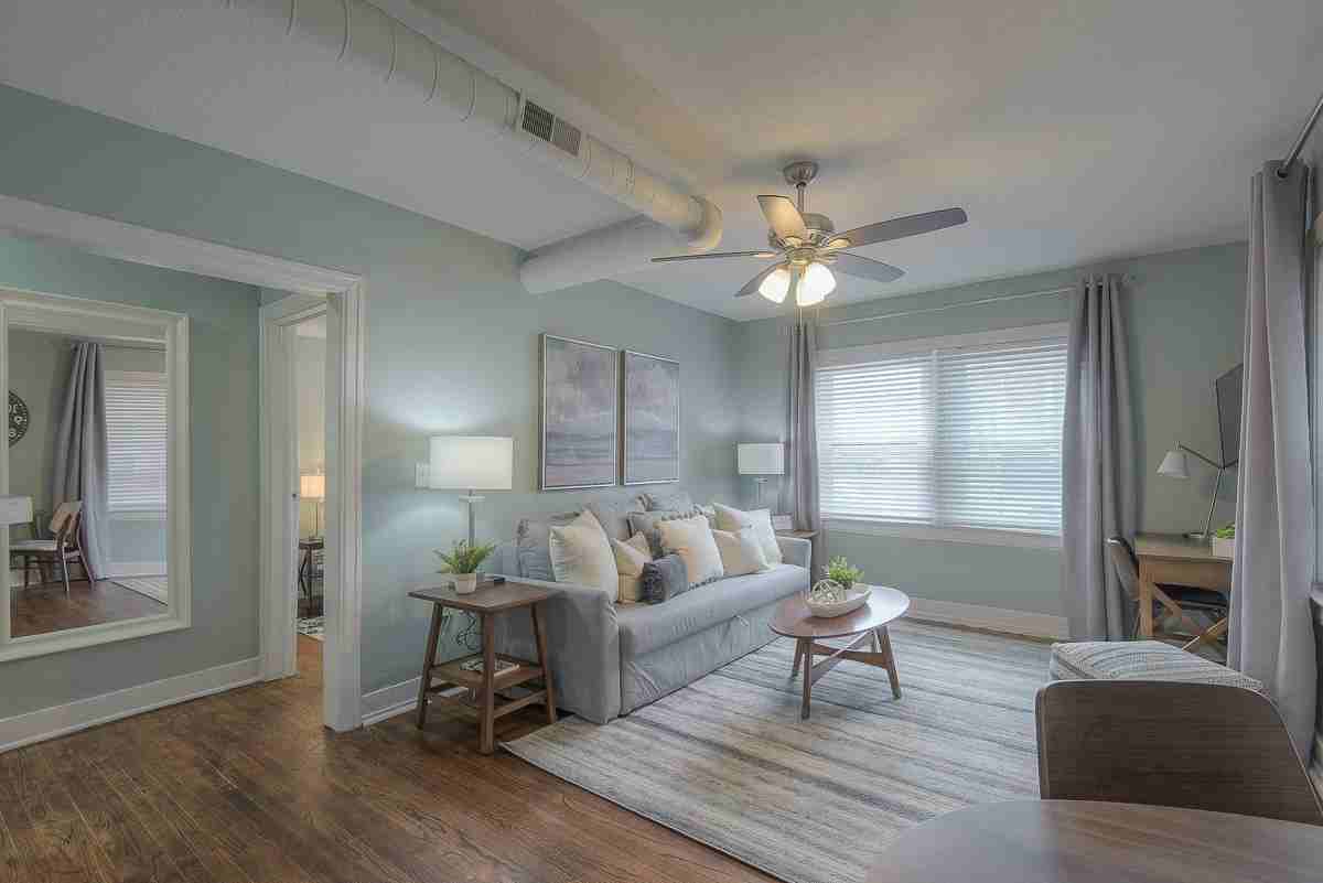 722 W 37th St #722-3 - Photo 2 of 36