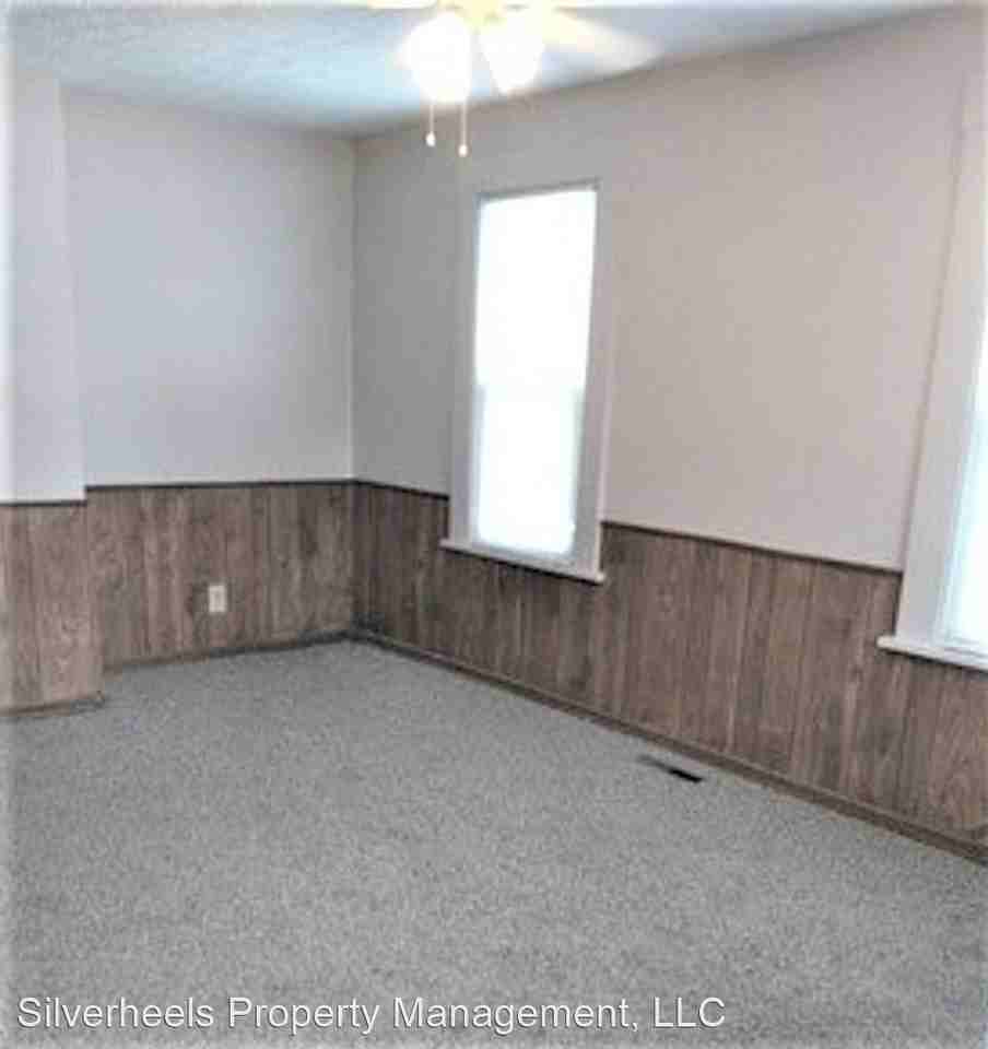 529 1/2 6th St - Photo 2 of 5