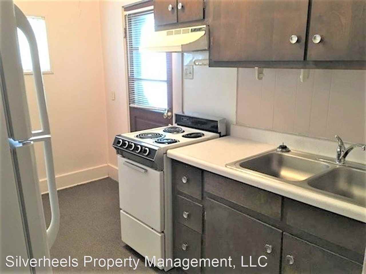 529 1/2 6th St - Photo 3 of 5