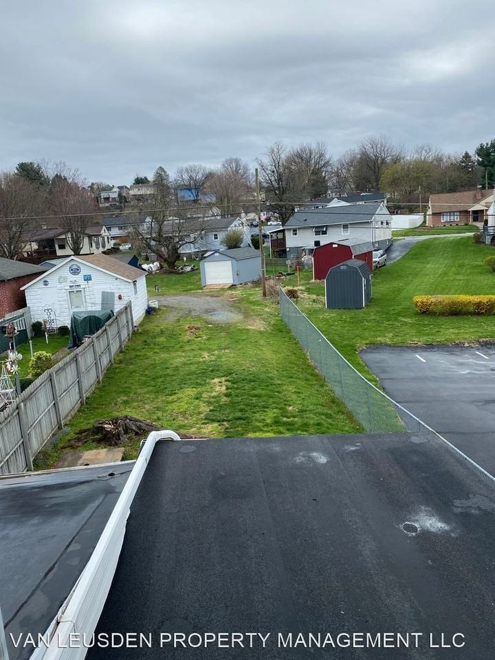 331 S Wyomissing Avenue - Photo 3 of 35