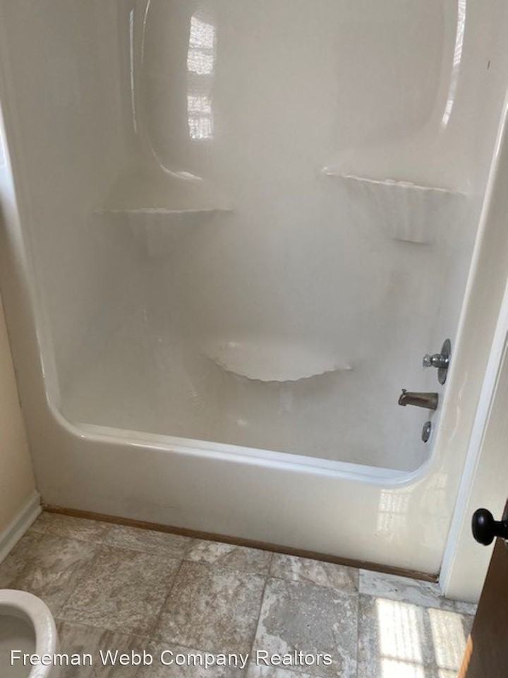 307 Sarver Ave - Photo 2 of 9