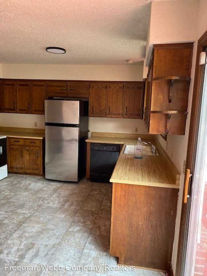 307 Sarver Ave - Photo 3 of 9