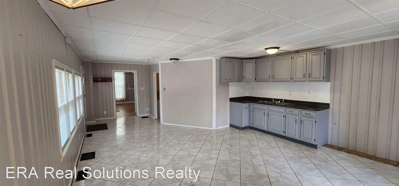 204 - 206 West Main St - Photo 2 of 7