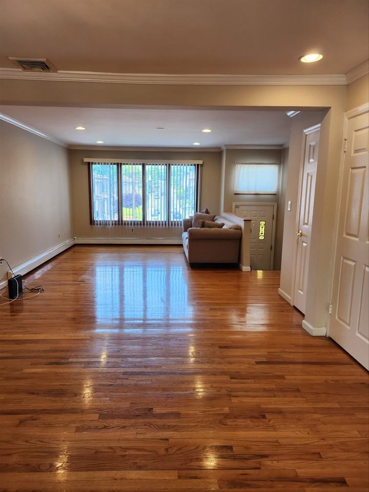 454 Myrtle Ave - Photo 2 of 8