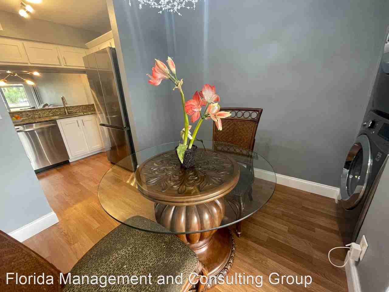 5545 Courtyard Dr - Photo 3 of 20