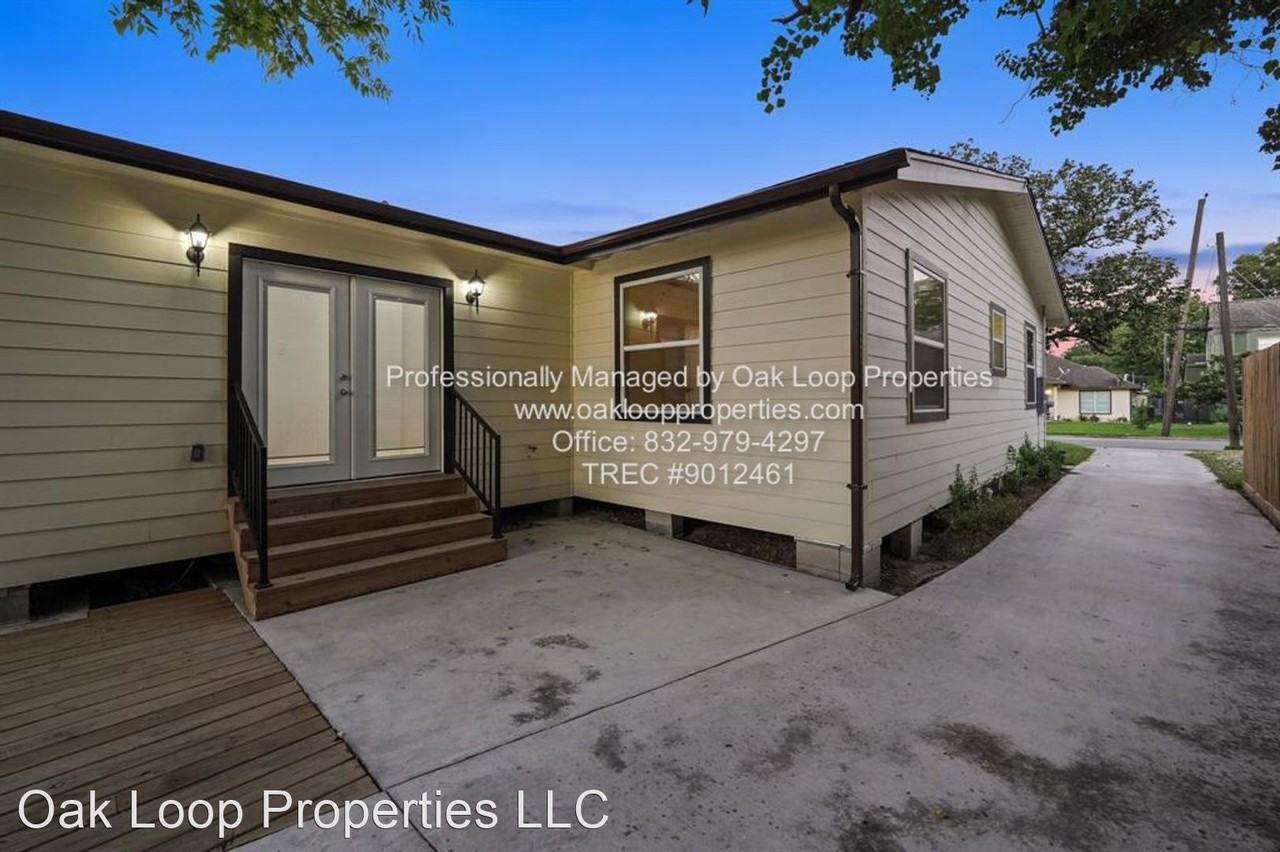 1404 Des Jardines St - Photo 3 of 20