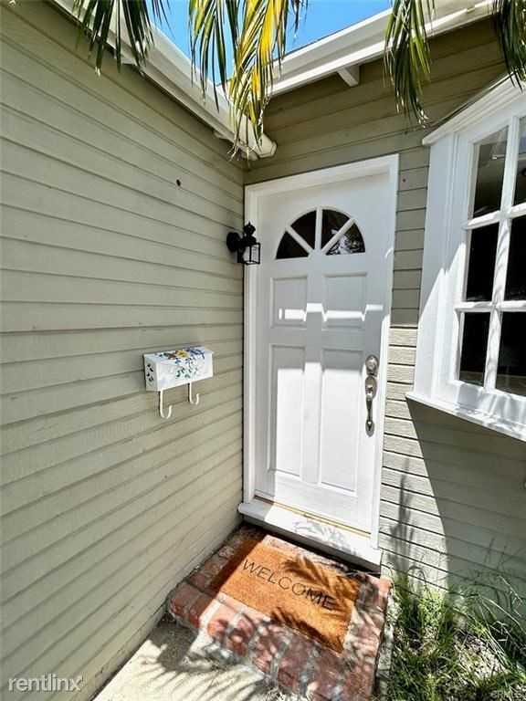 2807 N Valley Dr - Photo 3 of 10