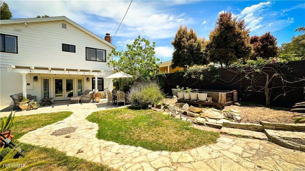427 N Maria Ave