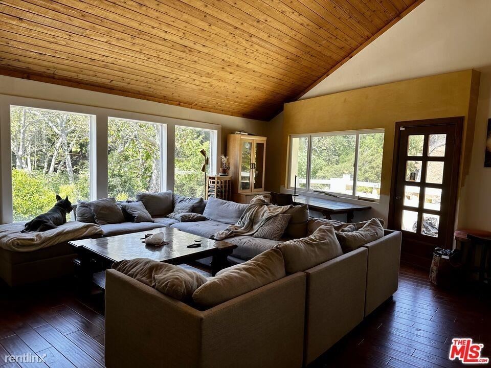 708 Thornhill Rd - Photo 2 of 8