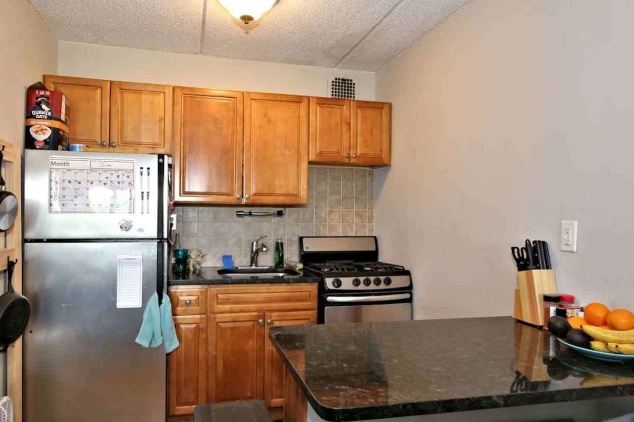 480N Halstead Ave - Photo 2 of 8