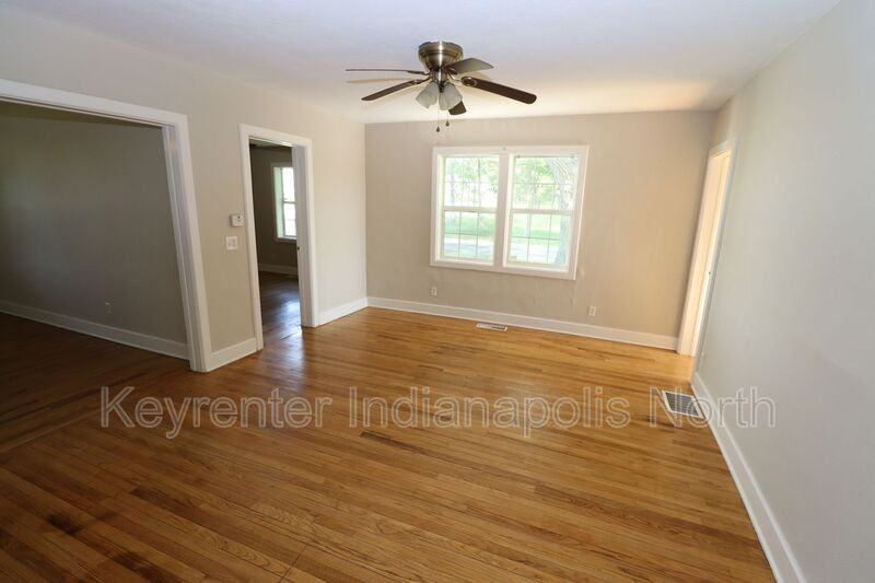 28610 N Lacy Rd - Photo 3 of 9