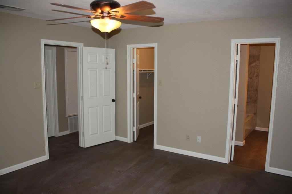 3435 E Old Settlers Blvd - Photo 5 of 12