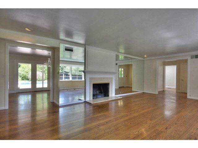 142 Patricia Dr - Photo 3 of 25