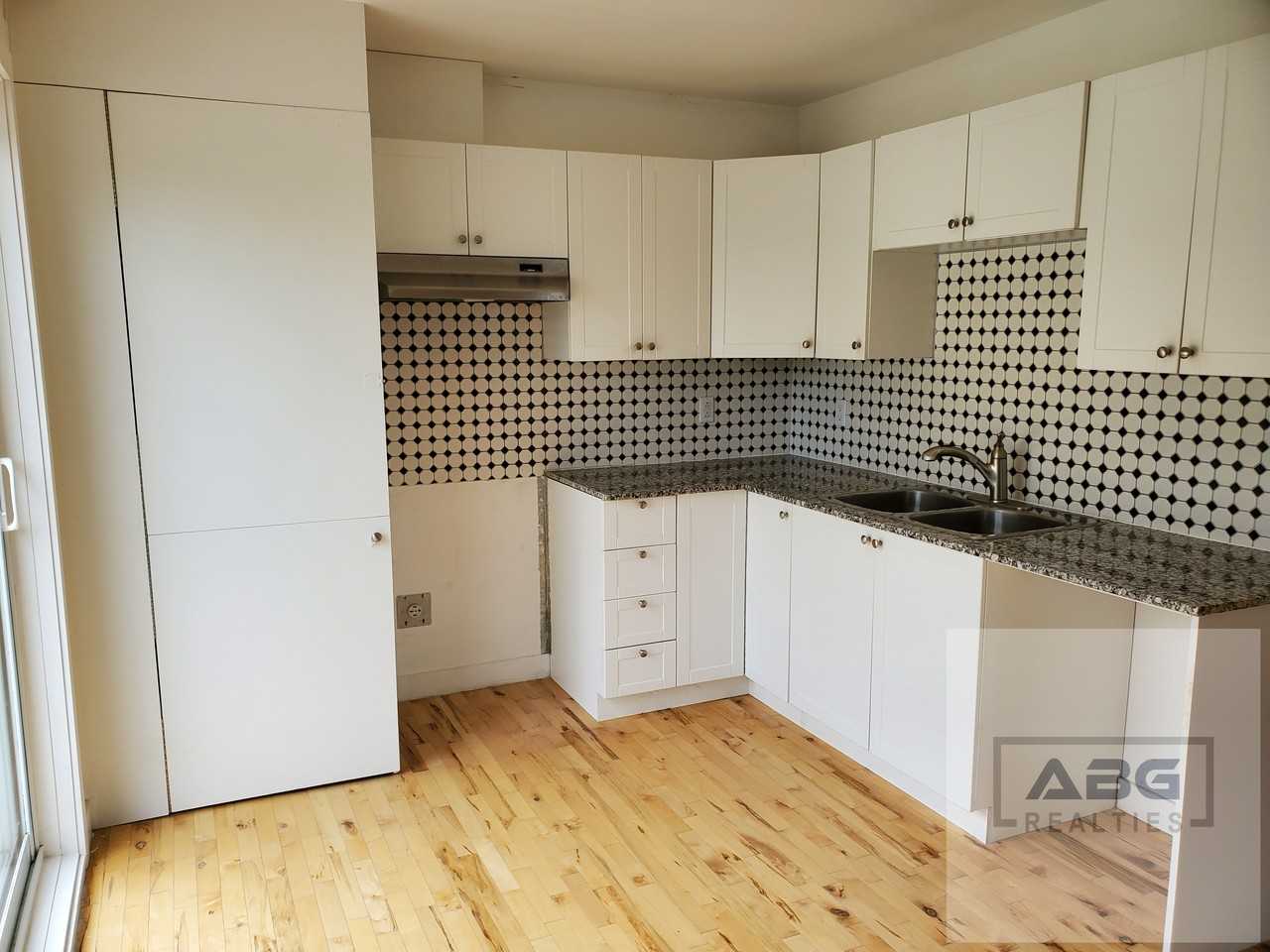 27 Rue Saint Michel - Photo 2 of 10