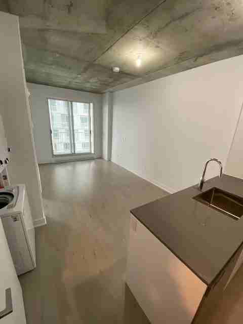 2300 Rue Tupper #2010