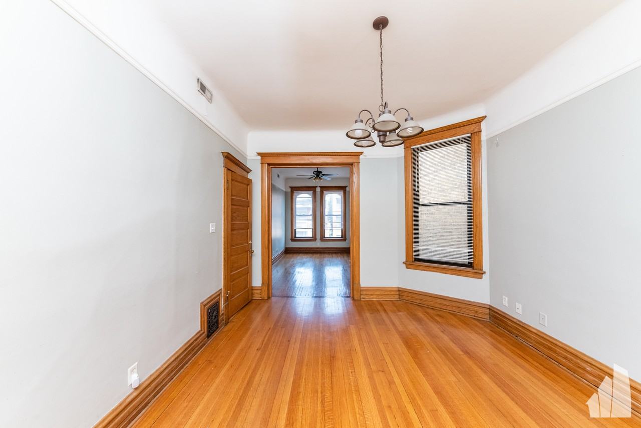 907 W Addison St #2 - Photo 6 of 23