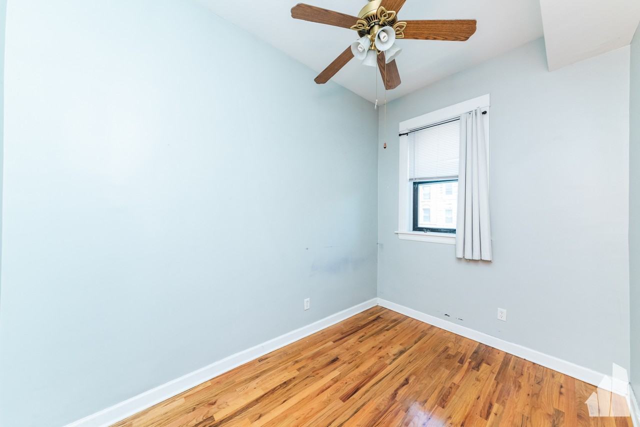 907 W Addison St #2 - Photo 7 of 23