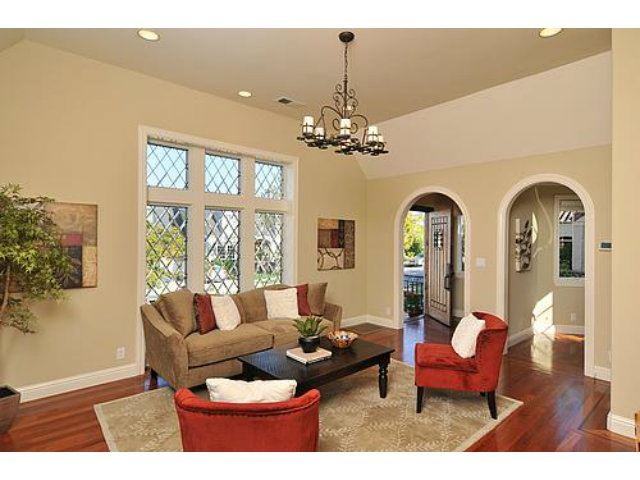 1465 Drake Ave - Photo 2 of 11