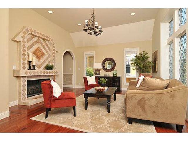 1465 Drake Ave - Photo 3 of 11