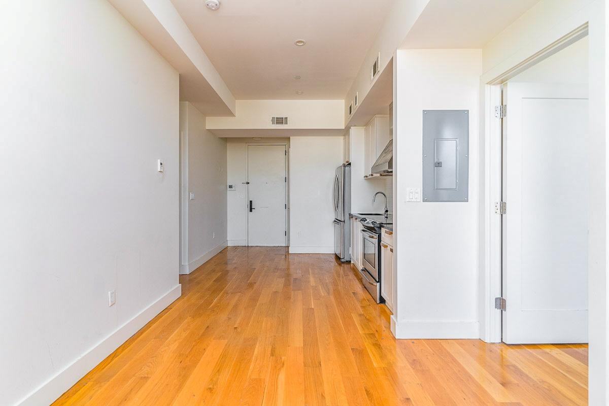 5527 Myrtle Ave #201 - Photo 4 of 27