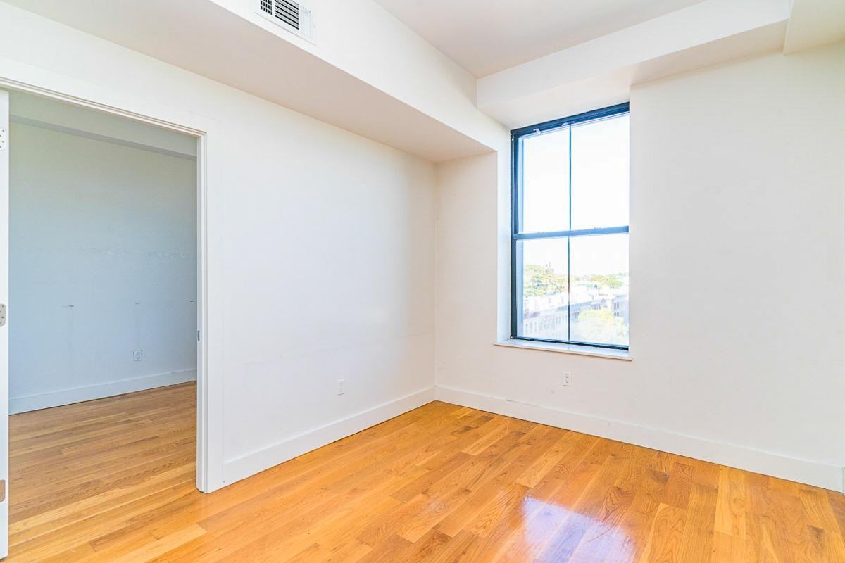 5527 Myrtle Ave #201 - Photo 5 of 27