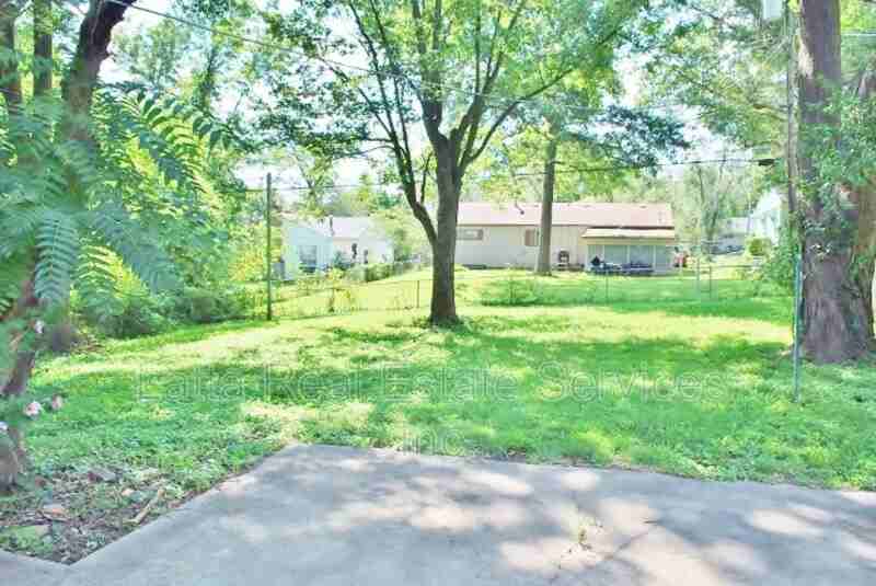 8620 Bristol Ave - Photo 3 of 13