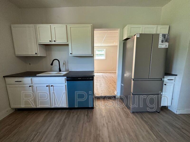 141 Overbeck St - Photo 3 of 18