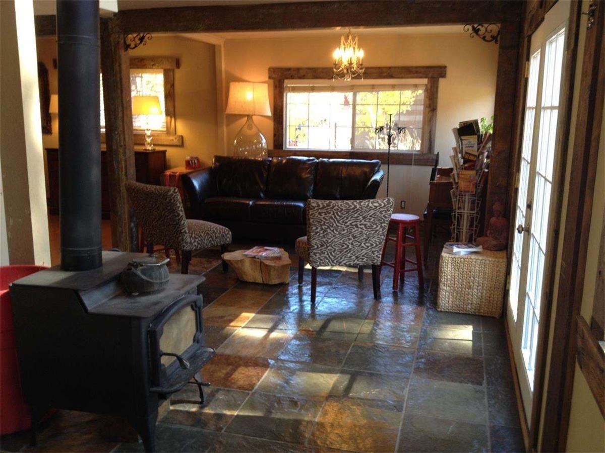 10876 Manchester Dr - Photo 2 of 6