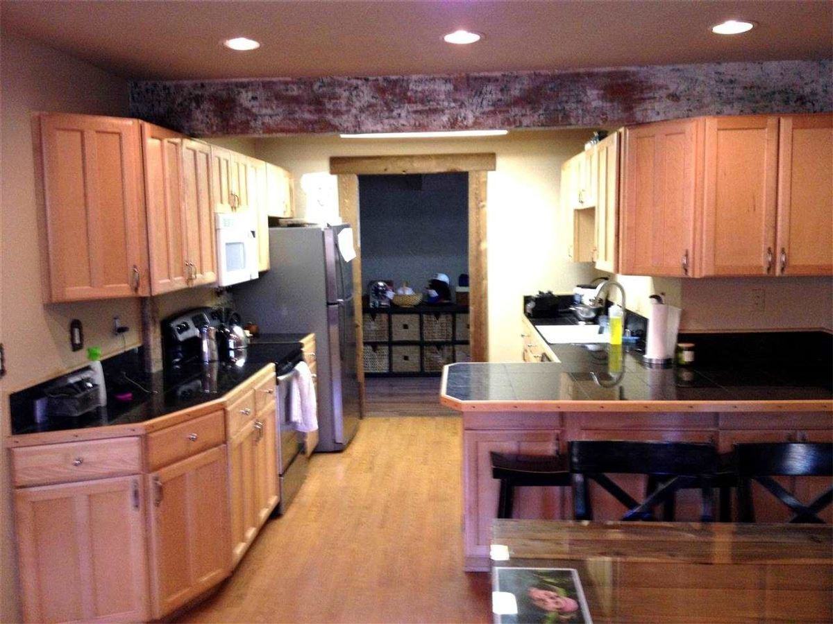 10876 Manchester Dr - Photo 3 of 6