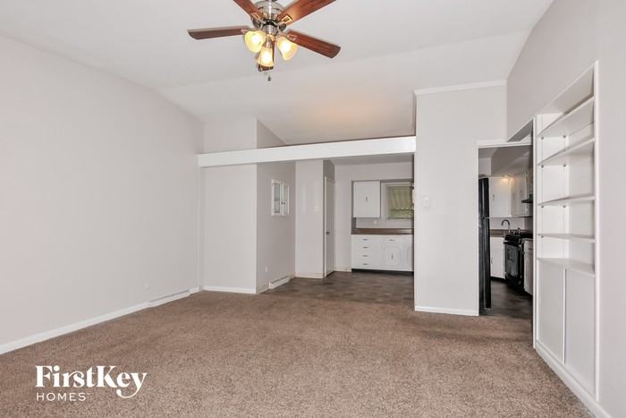 9908 Castle Dr - Photo 3 of 15