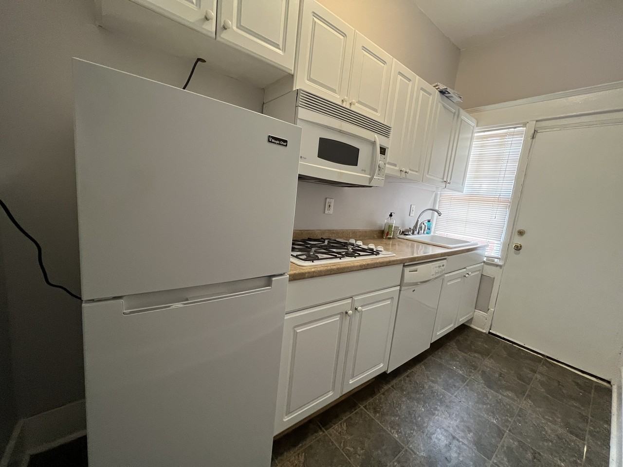 446 Langhorn St Sw #2 - Photo 3 of 18