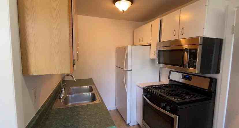 2921 Depot St #B - Photo 4 of 7