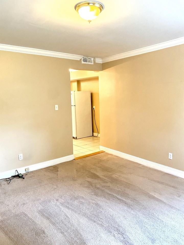 962 Mount Olivet Rd Ne TOPUNIT2, Washington, DC 20002 1 Bedroom