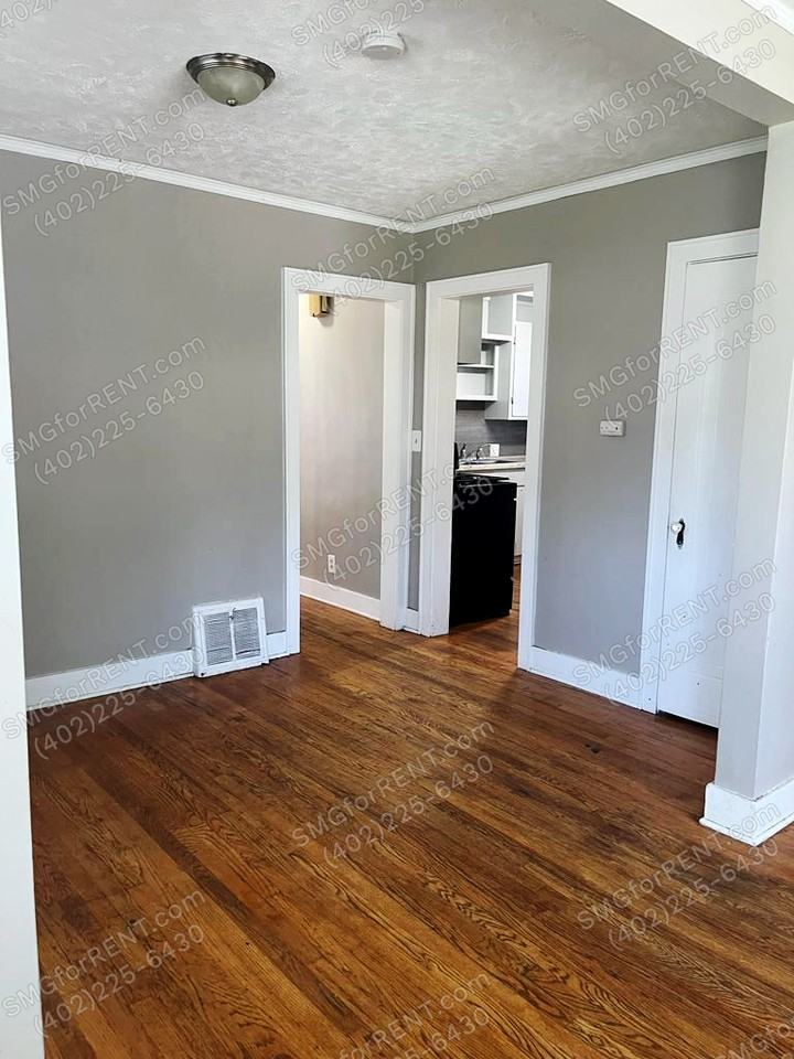 5823 Lake St #1 - Photo 6 of 23