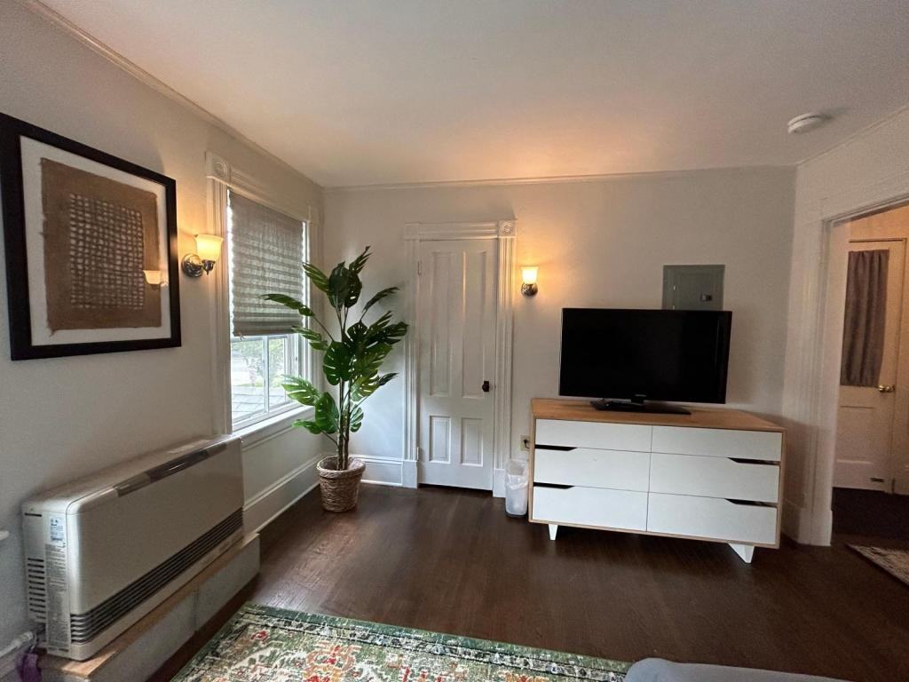 8 S Union St - Photo 3 of 22