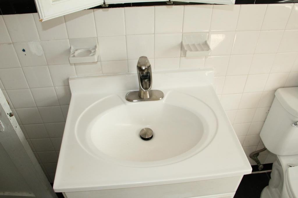 302 S Springfield Rd - Photo 3 of 50