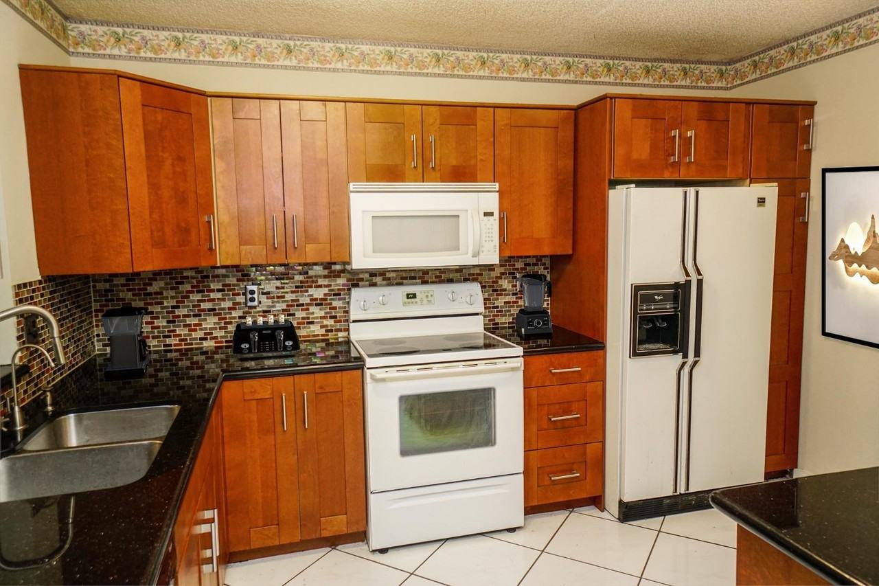 3683 Nw 91st Ln - Photo 2 of 11