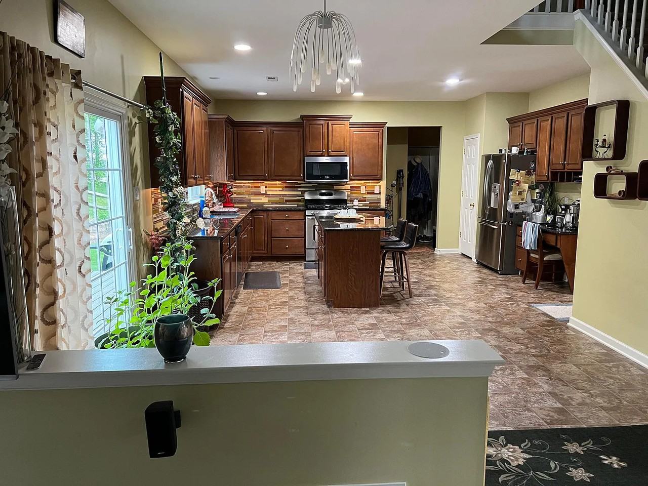 522 Courtside Avenue - Photo 2 of 18