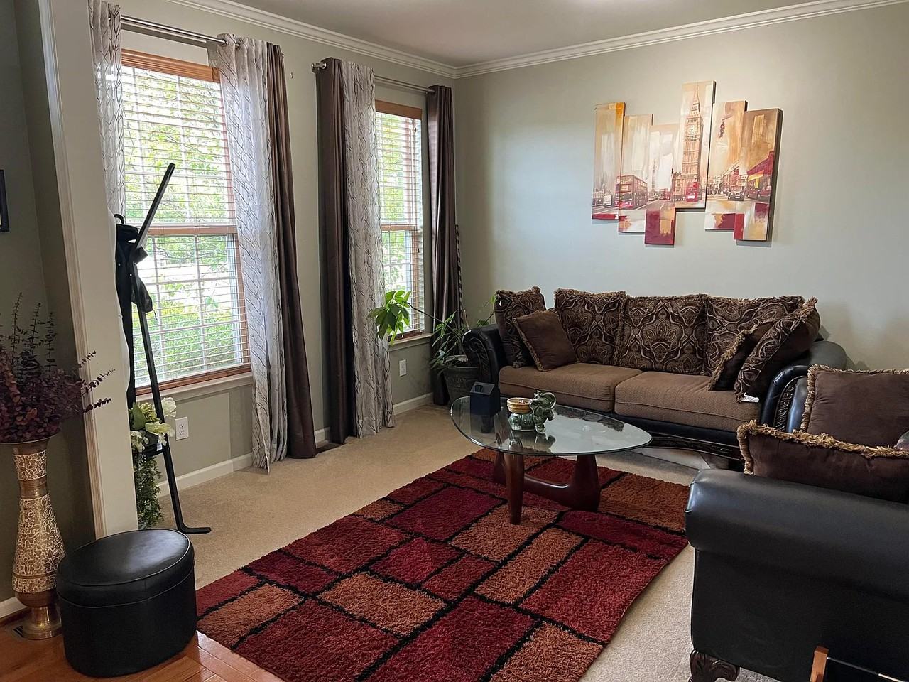 522 Courtside Avenue - Photo 3 of 18