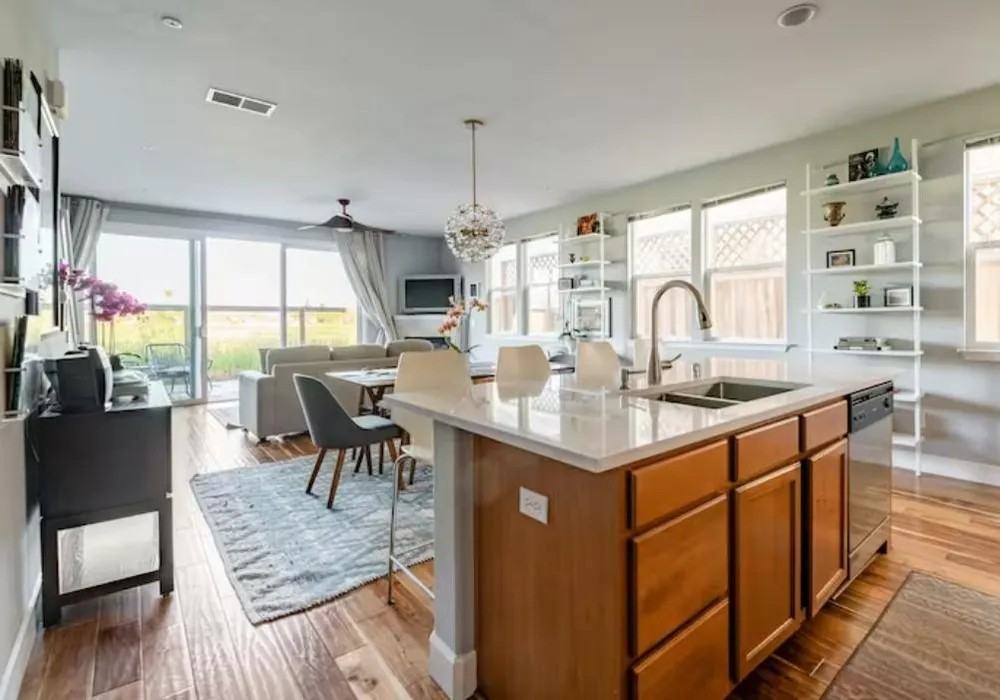 2472 N Village Dr - Photo 2 of 16