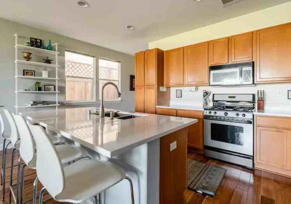 2472 N Village Dr - Photo 3 of 16