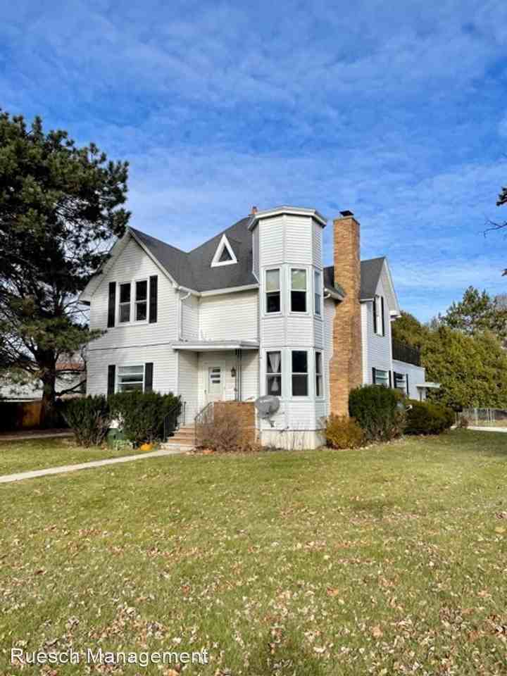 2707 Forest Ave- Duplex - Photo 3 of 21