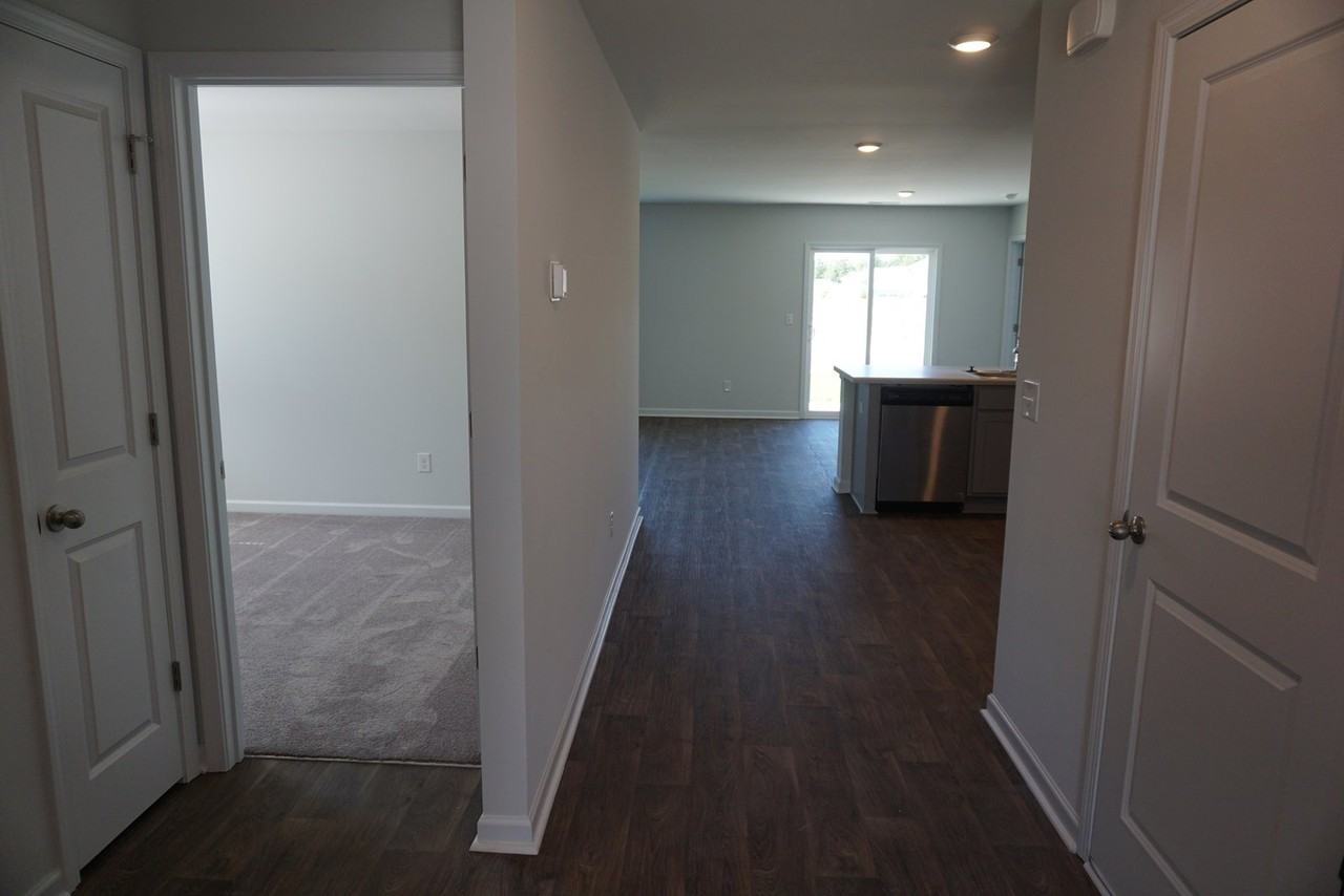 602 Draymore Dr Ne - Photo 4 of 23